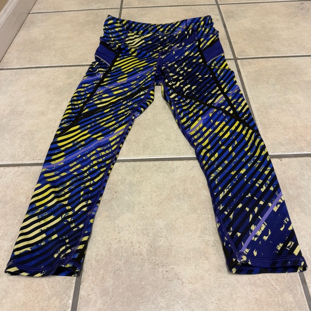 Athleta Radical Stride Relay Leggings Women’s XS Blue Stripe Cropped Capri